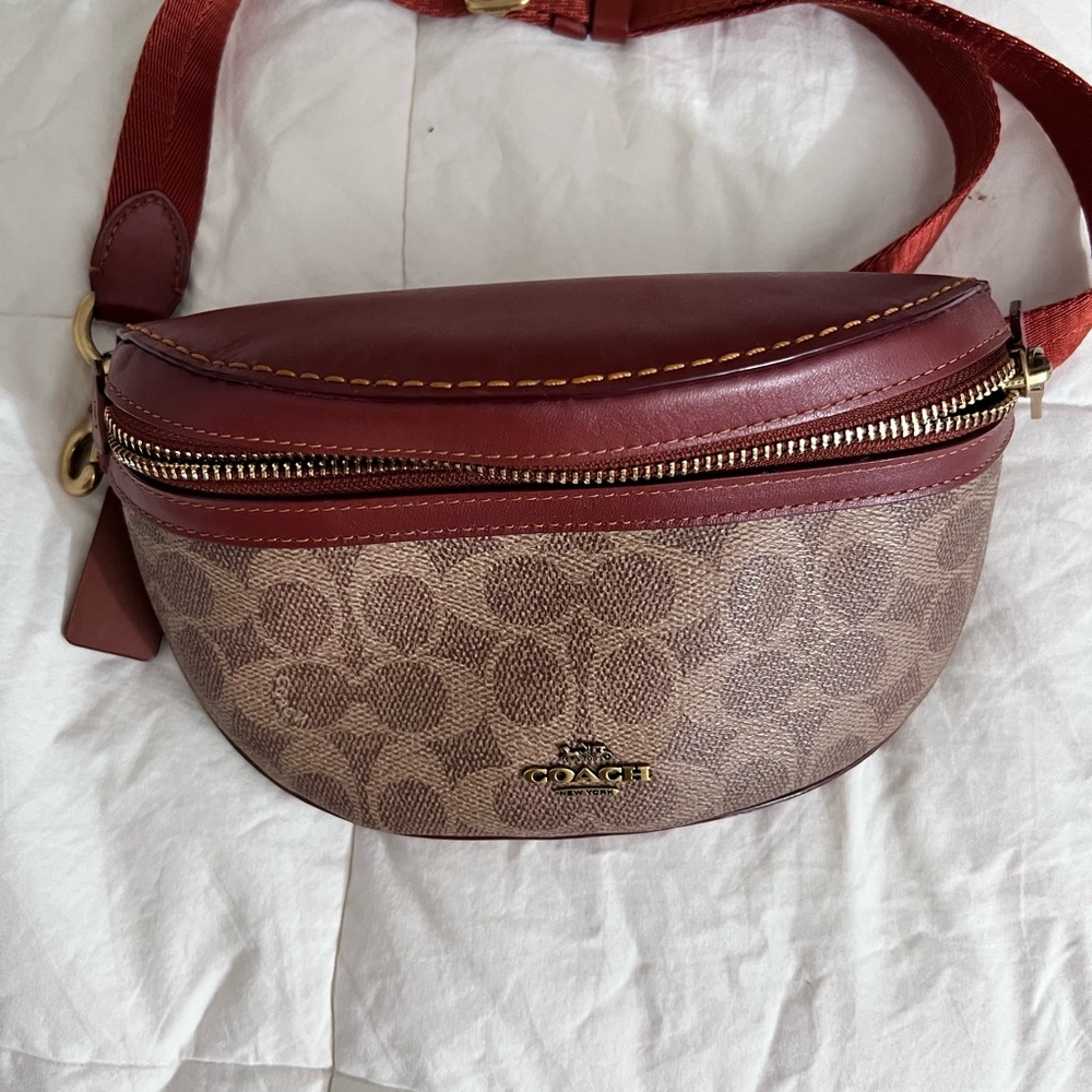 Waist bag!!! Like new. Coach